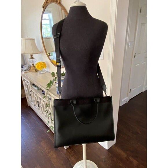 Black DKNY LEATHER PURSE with straps - Picture 1 of 11